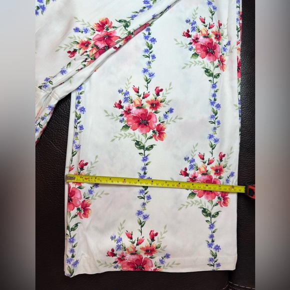 Forever 21 Women's Floral Print Wide-Leg
Jumpsuit in White , MEDIUM - Picture 4 of 17